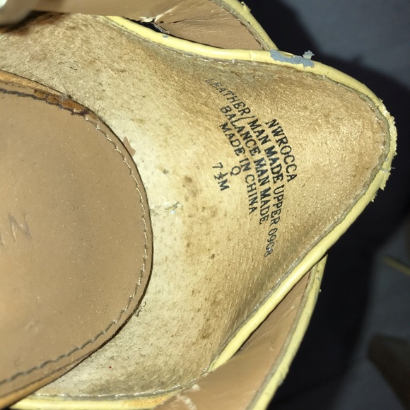 Tan/nude Nine West t strap pumps - Picture 8 of 8